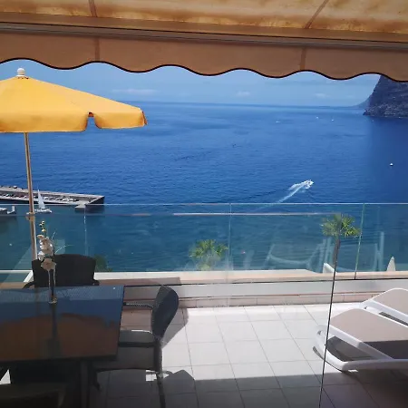 Magnificent Apt. With Sea View, Cliff & Marina *