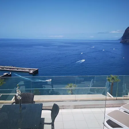 Magnificent Apt. With Sea View, Cliff & Marina Apartment