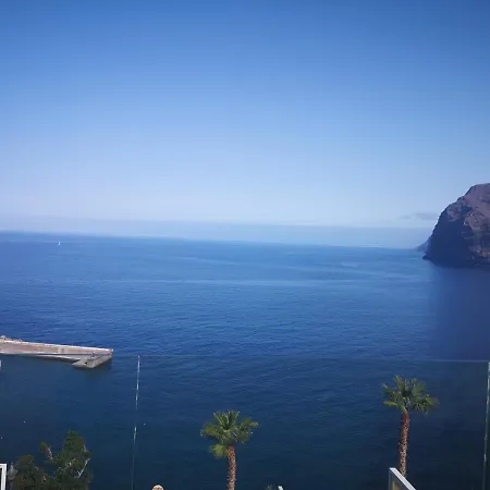 Magnificent Apt. With Sea View, Cliff & Marina Apartmán *