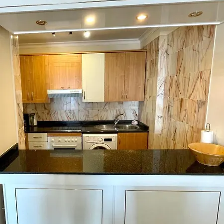 Apartmán Magnificent Apt. With Sea View, Cliff & Marina